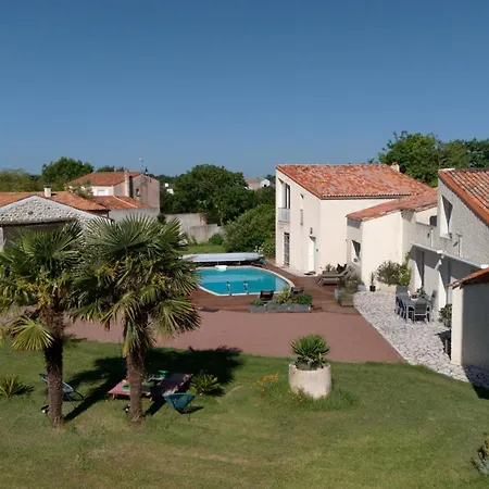 Nocleg ze śniadaniem La Charentine 4*